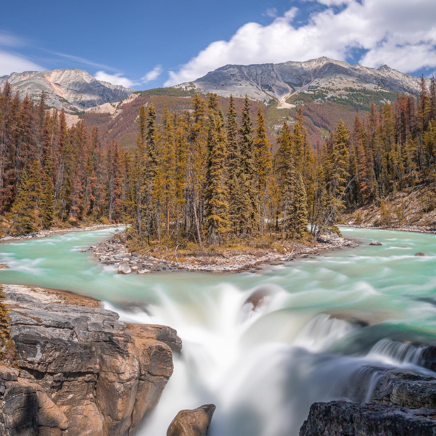 View of Sunwapta Falls feds by waters from the Athabasca Glacier
•
•
•
•
•
•
#banff #mountain #alberta #canada #roadtrip #clouds #mancliere #mood #travelphotography #yyc #sunwaptafalls #longexposure #rockymountains #canmore #jasper #icefieldsparkway #hike #trail #glacier #waterfall #lake #travel